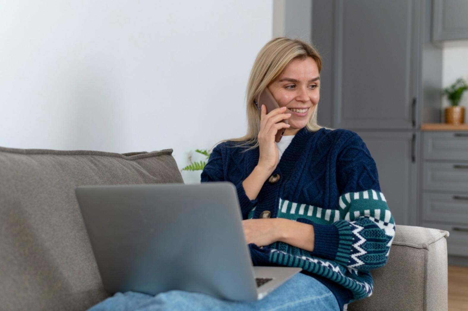 Participant travaillant sur des modèles de prévisions financières lors d'une session de formation