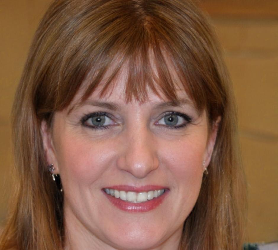 Portrait de Léonie Beaumont, consultante en prévisions financières